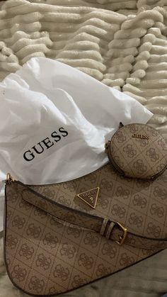 Guess Bag Outfit, Light Feminine Aesthetic, Shoulder Bag Outfit, Classy Feminine, Light Feminine, High Value Woman, My Style Bags