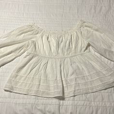 Cute Boho Style Off White Women Size L American Eagle Blouse. Brand New Never Worn, Tag Still Attached! You Can Wear It Off The Shoulder Or Regular. Cute For Picture Outfit! Picture Outfits, Boho Style, Boho Fashion, American Eagle Outfitters, Off The Shoulder, American Eagle, Top Blouse, Womens Sizes, Womens Tops