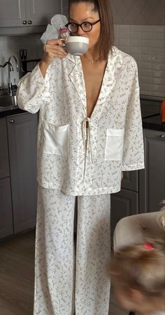 Cute Pjs, Pajama Fashion, Cute Pajama Sets, Cute Pajamas, Fashion Mistakes, Mode Inspo, Sporty Chic, 10 Pounds, Fashion Outfit