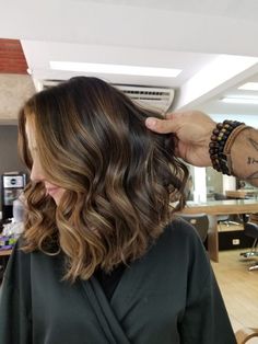 Short Hair Babylights, Short Hair Brown Highlights, Burnette Hair, Brown Bob Hair, Short Hair Brown, Balayage Hair Caramel, Hair Color Underneath, Brown Hair Dye