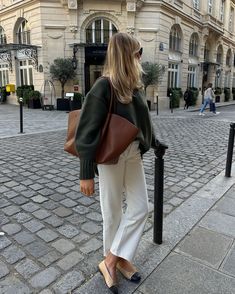 Fall Winter Outfit Ideas that You Must See | Cool Chic Efforless That Girl Outfit Ideas | Preppy outfits | Casual Cool Looks | September October November Looks | #outfitideas Nude Flats Outfit, Tote Bag Chanel, Winter Work Outfit, Nude Flats, Winter Work, Winter Outfits For Work