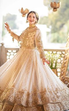 White And Golden Lehenga, Lehenga Frock, Frock Pakistani, Golden Lehenga, Nikah Outfit, Raw Silk Lehenga