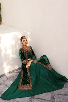 Elegant Hand Embellished Green Sharara, Formal Green Lehenga For Eid, Elegant Velvet Lehenga For Festive Occasions, Elegant Festive Velvet Lehenga, Elegant Velvet Lehenga For Reception, Elegant Green Hand Embellished Set, Velvet Lehenga For Eid Reception, Traditional Green Sharara For Evening, Green Bollywood Lehenga For Formal Occasions