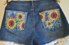 Hand Painted Customized Denim Shorts Boho Style Jeans, Diy Denim Shorts, Painted Shorts, Diy Shorts, Denim Art, Denim Projects, Painted Jeans, Denim Ideas, Recycled Fashion