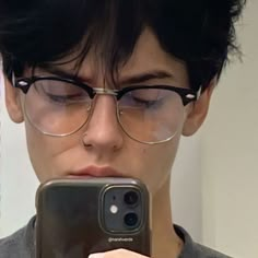 ig: @narahverde - follow me :) || black hair boy icon - boy icon || menino de cabelo preto icon - menino icon || icon Black Glasses Outfit, Guys With Black Hair, Classy Glasses, Glasses Frames Trendy, Nerdy Glasses, Glasses Inspiration, Black Hair Boy, Boy Icon, Boys Glasses