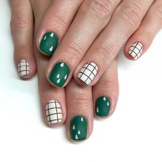 Nails Festive, Plaid Nail Designs, Wonder Forest, Festive Nails, Sparkly Dresses, Makeup Simple, Holiday Nail Designs