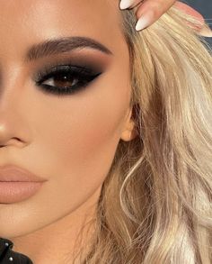 Black Glitter Smokey Eye, Biker Chick Makeup, Makeup Glam Looks, Comp Makeup, Alexis Vogel, Machiaj Smokey Eyes, Trucco Smokey Eye, Black Smokey Eye Makeup, Black Eye Makeup