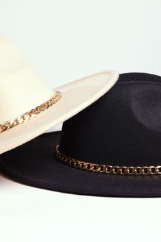 Elevate Your Style with Our Fedora Hat Featuring a Chic Chain Accent Step up your accessory game with this stylish fedora, designed for the modern fashionista who loves to make a statement. Crafted from high-quality materials, this structured fedora boasts a sleek, timeless silhouette with a twist – a bold, gold-tone chain detailing around the crown that adds just the right touch of luxe. Whether you're pairing it with a casual jeans-and-tee combo or elevating a business-casual look, this fedora Fedora Hat Style, Panama Style, Summer Fedora, Chic Fashionista, Wide Brim Fedora, Felt Fedora, Cowgirl Hats, Chain Belt, Fedora Hat