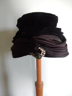 "Black Beauty! A silky velvet and satin turban style hat with a jewel fitting In good vintage condition, needs to secure the jewel a little more firmly, The inside diameter is 7\" and is built on a stiffened lace base. I have about 20 hats for sale, and if you want a few of them, let me know and I will offer a bulk price!" Top Hat Women, Satin Turban, Silk Turban, Classy Hats, Head Pieces, Turban Style, Millinery Hats, Costume Hats, Turbans