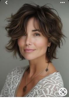 Short Hair Waves, Choppy Bob Hairstyles, Messy Short Hair, Edgy Short Hair, Short Hair Haircuts, Short Hair With Layers, Women Over 50, Volume Hair, Hairstyles For Women