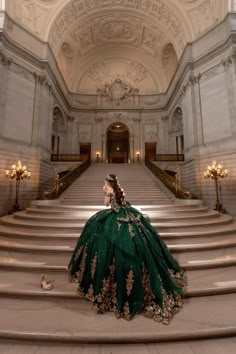 this dress is so so beautiful its such a beauty literally a real life queen. tags: #emeraldquincedress #quinceañera #dress #emeraldgreen #quinceaños #quince #emeraldgreenquinceñera Quince Guest Dresses, Elegant Quince Dresses, Mariachi Quinceanera Dress, Modern Quinceanera, Quinceanera Dresses 2023, Dresses For Quinceanera