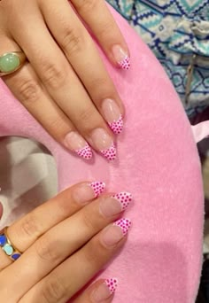 Preppy Winter Nails, Preppy Nail Designs, Pink Spring Nails, Pink Nail Inspo, Trendy Shades, Vibrant Nails