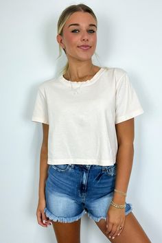 Details: Unleash your inner chill with our Feeling Cute Relaxed Tee. Perfect for casual days or lounging around, this tee is the ultimate blend of comfort and style. Stay cool and comfortable in this must-have wardrobe staple! - Cropped length - Relaxed fit Content: 100% cottonSize + Fit: Model is 5'2" (Peppercorn) and 5'8" and is wearing a size Small- Measurements from a size Small - Full length: 17"- Chest: 40"- Waist: 40"- Sleeves: 8"Brand: Honestee Cute Preppy Outfits, Crop Top Sweater, Cropped Tee, Women Clothing Boutique, Skirt Leggings, Preppy Outfits, Clothing Boutique, Stay Cool, Crop Tee