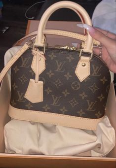 Coquette Personality, Lv Monogram Bag, Louis Vuitton Outfit, Expensive Bag, Handbag Essentials, Girly Bags