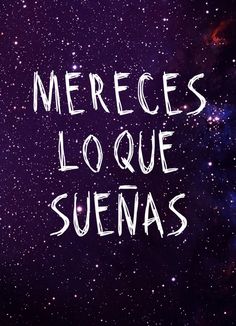 the words mereces loque suenas written in white on a purple background