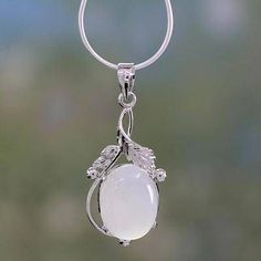 Chalcedony Necklace, Moonstone Pendant Necklace, Necklace Moon, Kay Jewelry, Silver Jewelry Design, Silver Jewellery Sets, Moonstone Necklace, Moon Goddess, Moonstone Jewelry