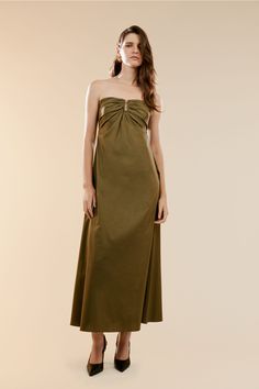 Garden-party refresh. The Lora Poplin Maxi Dress is an effortless wardrobe addition for warm-season eventing. Made from 100% cotton, it features a strapless design with a soft a-line shape, metal u-ring detail, side boning, gathers through the bust and concealed back zip closure.SIZING: True to size. AU: Model wears a size 8 / US: Model wears a size 4.FABRICATION: Main: 100% cotton
Lining: 100% cotton - Strapless - Slight a-line shape - Metal u-ring detail Cotton Strapless Dress For Day Out, Summer Strapless Cotton Dress, Cotton Strapless Dress For Summer, Cotton Strapless Summer Dress, Strapless Cotton Dress For Garden Party, Spring Bandeau Cotton Dress, Chic Cotton Strapless Summer Dress, Cotton Strapless Sundress For Spring, Day To Night Dresses