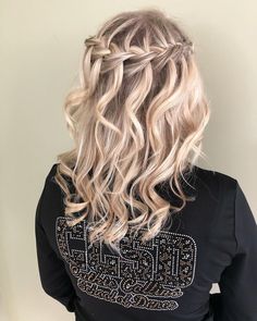 Homecoming hairstyles Gala Hair Short, Short Semi Formal Hairstyles, Formal Hair Ideas For Short Hair, Short Hairstyles For Formal Events, Hairstyles For Gala Event, Autumn Hair Colors For Brunettes, Hairstyles For Special Events, Long Hairstyles For Prom, Hair For 2023