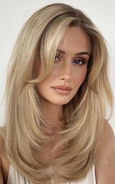 Summer Blonde Hair Medium Length, Chic Haircut Medium, C Shape Haircut, Hairstyles 2024 Trends, Haircut Trends 2023, Blonde Hair Inspiration, Blonde Hair Looks, Long Blonde, Haircuts For Long Hair