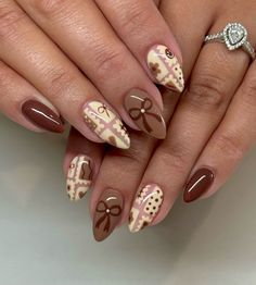 These adorable nails feature a patchwork design in shades of brown and beige, adorned with cute bows, perfect for the fall season.  🍂 Recreate this look yourself with our Korean Gel Nail Polish collection!  🍂 Credit: polisheddbyalyssa on Instagram 🍂 fall nails, cute coquette nails, brown nails, beige nails, patchwork nail design, bow nail art, autumn nail trends, Korean gel polish, nail inspiration, seasonal nails, stylish nails, trendy nail art, adorable nails, nail design ideas, fall manicure, gel nails, Instagram nail art Boujee Fall Nails, Fall Nails Cute, Autumn Nail Trends, Nail Art Autumn, Korean Gel Polish, Nails Beige, November Nail Designs, Boujee Nails, Adorable Nails