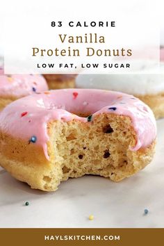 Easy Vanilla Protein Donuts with the highest protein you will find! Vanilla protein powder donuts are healthy with only 83 calories each, low sugar and low fat. Low Calorie Donuts, Sugar Donuts Recipe, Protein Donuts Recipe, Cake Donuts Recipe, Low Calorie Protein, Easy Donut Recipe, Protein Donuts, Healthy Donuts, High Protein Desserts