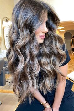 Dreaming of ash brown hair as a way to freshen up your 'do? When you see these 20 shades, you'll want to try ash brown ASAP! Brown Balayage Dark, Chocolate Brown Balayage, Rooty Blonde, Blonde Sombre, Balayage Dark, Ash Brown Hair, Brunette Hair With Highlights, Brown Hair Balayage, Wavy Wig