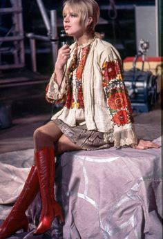 Marianne Faithfull Rock N Roll Circus, 1960s Rock Fashion, 70s Outfits Rock And Roll, Groupie Fashion, 60s Rock Fashion, 1970s Rock Fashion, 70s Rock Aesthetic, Rock And Roll Circus, 60’s Fashion