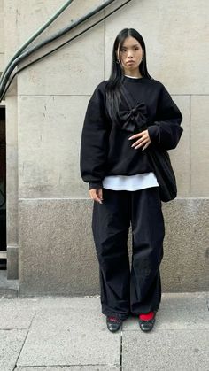 Asian Oversized Fashion, Tomboy Black Outfits, Gen Z Professional Outfits, Tokyo Outfits Winter, 20 Degree Weather Outfits, Tokyo Winter Outfit, Winter Fits Streetwear, Outfits For Japan, Tokyo Outfits