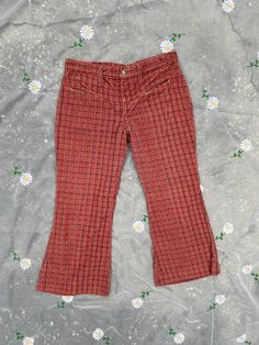 Super fun and cute, pink, vintage 60s/70s plaid style corduroy flare pants. These appear to be a "high water" style pant. Depending on height they would hit around, or slightly above the ankle area. No back pockets but does have front pockets and zipper closure. In great condition. No known stains or holes. There's no size tag so see measurements below.  Waist/ 15" Hips/ 18.5" Inseam/ 24" Front rise/ 10" Length/ 33.5" *Please make sure to check photos, measurements and description prior to purch 60s Pants, Disco Jumpsuit, 70s Plaid, Corduroy Flare Pants, Style Pant, Womens Capris, High Water, Plaid Fashion, Pink Vintage