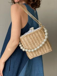 Handmade woven Straw tote handbag with one small pearl beaded handle and long shoulder gold chain is perfect for summer vacation, weddings, evening cocktail. You can use this bag like shoulder bag or like crossbody bag. Handbag includes fabric insert to safety your belongings! Size: 19*19 cm diameter MATERIAL: 100% straw, gold/silver metal chain, 100% cotton fabric, faux pearl bead 100% Solid Satisfaction GUARANTEE Any questions, please ask. All the best Beach Handbag, Tote Bag Summer, Handwoven Bag, Summer Handbags, Straw Tote Bag, Straw Handbags, Pearl Bag, Handcrafted Bags, Bag Summer