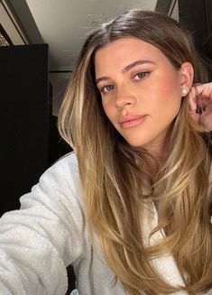 How to Get the Old Money Hair Look | The Everygirl Blonde Lowlights, Jenifer Aniston, Bronde Hair, Dirty Blonde Hair, Dark Blonde Hair, Blonde Hair Inspiration, Sofia Richie, Long Blonde, Hair Inspo Color