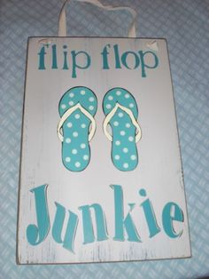 DIY Flip Flop Beachy Sign Flip Flop Quotes, Beachy Signs, Flip Flop Craft, Decorating Flip Flops, I Love The Beach, My New Room, A Sign