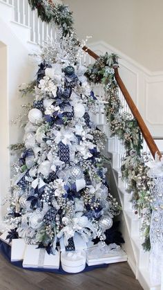 We hope these Christmas tree ideas and decor trends for 2022 light up your imagination and your home with the best the season has to offer! 2023 Bedroom, Wonder Forest, White Christmas Tree Decorations, Christmas Tree Inspo, Gifts Drawing, Christmas Tree Decorating Themes, Tree Themes