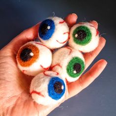 My handmade felted googly eyeballs are here in time to decorate for Halloween. They are great to hide in your trick or treat bowl of sweets to make visitors jump! Or hold up to your eyes to scare your friends.  Choose from brown, blue or green but if you would like a different colour get in touch.   They are hand made and fully needle felted out of wool. Packaging and Gift Options: It will arrive gift wrapped in a secure padded envelope. If it is a gift it can be sent directly to the recipient w Halloween Felted Crafts, Felted Halloween Creatures, Small Needle Felting Projects, Needle Felt Halloween, Needle Felting Halloween, Wool Packaging, Trick Or Treat Bowl