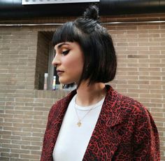 Bob Hairstyles With Micro Bangs, Micro Bangs Fine Hair, Short Hair Micro Bangs, Mini Bangs Hair, Baby Bangs Short Hair, Micro Bangs, Short Hair Up, Layered Hair With Bangs, Diy Hair Color