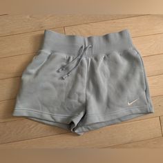 Brand New Women’s Nike Sweat Shorts Nike Clothes For Women, Viral Clothes 2024, Vintage Nike Clothes, Nike Clothes Women, Sweat Shorts Outfit, Sport Set Women, Cute Athletic Shorts, Gym Shorts Women, Nike Sweat Shorts