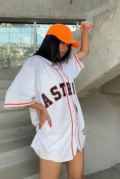 Baseball Style Outfits, Baseball Jersey Outfit Women, Jerseys Outfit, Baseball Jersey Outfit, Chic Outfit Ideas, Baseball Outfit, Casual Day Outfits, Outfit Trends