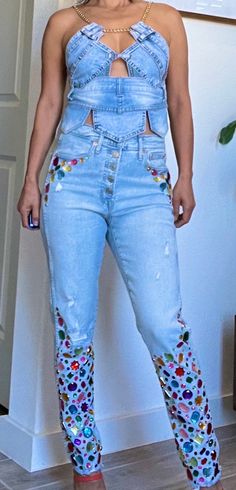 Size:  2/26 In seam:  26 1/2" I was inspired by Dolce Gabbana with beautiful upcyceld/ embellished blinged out/ bedazzled denim jeans.  It's prettier in person than in pictures.  It's a definitely a fashion statement piece!  Wear with with a colorful top or with a simple white t-shirt.  Wear it to any special occasions, date night, girls night out, birthdays, bachelorette parties... Denim Party Outfit, Jeans Refashion, Bling Denim, Bedazzled Jeans, Denim Party, White Denim Skirt, Patterned Jeans, Upcycle Jeans, Embellished Jeans