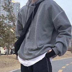 Men Outfits Oversized, Dark Grey Hoodie Outfit Men, Boys Hoodies Aesthetic, Sporty Aesthetic Men, Basic Man Outfit, Guy Hoodie Aesthetic, Gray Hoodie Outfit Men, Grey Hoodie Outfit Aesthetic, Jeans Hoodie Outfit