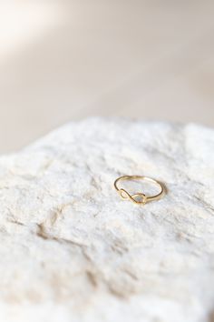 Gold Infinity Ring,9K,14K Solid Gold Ring,Rose Gold,White Gold,Minimalist Ring,Best Friend Gift,For Her,Sister Gift,Bridesmaid Gift Minimalist Infinity Ring As Gift, Minimalist Infinity Rings As Gifts, Simple Gold Ring, Cat Necklace Gold, Gold Infinity Ring, Geometric Symbols, Karma Necklace, Gold Pearl Ring, Gold Rings Simple