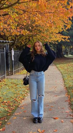 Dr Martens Outfit Work Casual, Casual Fall Outfits Doc Martens, Chill Doc Marten Outfits, Thanksgiving Outfit With Doc Martens, Outfit Ideas Doc Martens Winter, Soft Doc Martens Outfit, Fall Outfits 2023 Doc Martens, Outfits To Wear Doc Martens With, Doc Martens Outfit Jeans Casual