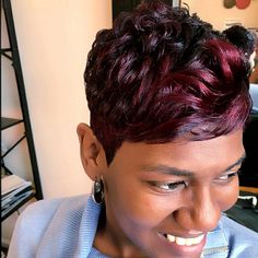 Love the cut ✂✂ Love the color even more!! Natural Black Hairstyles, Good Hairstyles, Short Weave, Short Afro, Long Face Hairstyles, Organic Hair Care