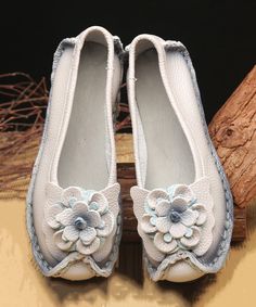 Women Light Grey Flower Splicing Flat ShoesMade of:-Cowhide Leather Upper.-Rubber sole- cushioned insole.0.78"/2cm Heel Grey Flowers, Flat Shoes, Cowhide Leather, Rubber Sole, Shoes Flats, Light Grey, Leather Upper, Take That, Heels