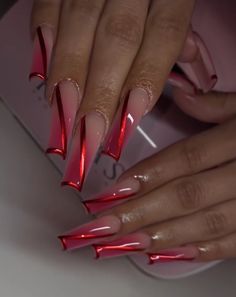 Curved 90s Nails, Nail Art Red Designs, Pink Curved Nails, 90s Nail Designs, 90s Inspired Nails, Mail Inspo, 90s Nails, Curved Nails