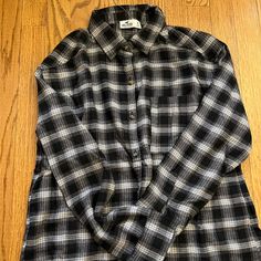 Women’s Oversized Flannel. Black Plaid. Never Worn. Oversized Black Flannel Shirt For Winter, Black Long Sleeve Flannel Shirt For Fall, Oversized Black Flannel Shirt For Fall, Oversized Black Flannel Top, Black Relaxed Fit Flannel Top, Black Relaxed Fit Flannel Shirt, Classic Black Flannel Top, Black Relaxed Fit Flannel Shirt Casual, Black Relaxed Fit Casual Flannel Shirt