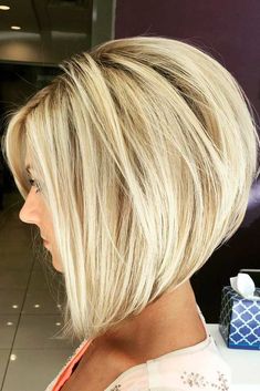 Best Bob Haircut Ideas To Try In 2023 ★ Modern Bob Hairstyles, Κούρεμα Bob, Inverted Bob Hairstyles, Stacked Bob Hairstyles, Chic Short Hair, Stacked Bob Haircut, Short Bob Hairstyles, Great Hair, Bob Hairstyle