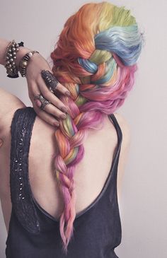 Truly masterful hair chalking leads to the appearance of different colors of yarn woven together. #chalking #buzzfeed #hair Colored Hairstyles, Rainbow Highlights, Rainbow Braids, Ombre Highlights, Multicolored Hair, Princess Hairstyles