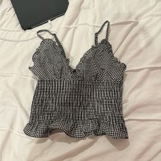 Gingham Print Tie Strap Crop Top Size Small Brand New From Missguided Dont Need To Wear Bra Front Has V Cut Flattering Adorable Print Adjustable Straps Tank Top Spagetti So Cute And Trendy And Preppy Lace In Front Summer Vibes Europe Looks Like Lioness Top ! Sold Out Princess Polly Urban Outfitters Zara So Cute!!! Perfect For Casual Or Going Out Super Preppy Gingham V-neck Tops For Spring, Spring Gingham V-neck Top, Summer Plaid Top For Beach, Cotton V-neck Tops For Picnic, Trendy Plaid V-neck Top, Gingham V-neck Top For Day Out, Summer V-neck Top For Picnic, Fitted Gingham V-neck Top, Casual V-neck Tops For Picnic