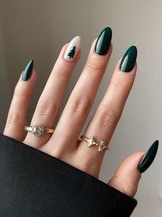 Simply Christmas Nail Designs for an Easy Holiday Manicure Medium Nails Christmas, Nails For The Mountains, Red And Green Christmas Nails Square, Nontraditional Christmas Nails, Christmas Nail Trends 2024, Christmas Nails Abstract, Grinch Green Nails, Christmas Holiday Nails Winter, Wreath Nails Christmas