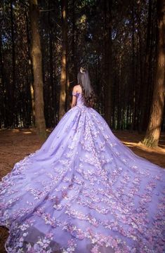 Purple Wedding Dress Aesthetic, Rapunzel Themed Sweet 16 Dress, Purple Sweet 16 Ideas, Quinceanera Lavender, Light Purple Quinceanera Dresses, Wedding Dresses Purple